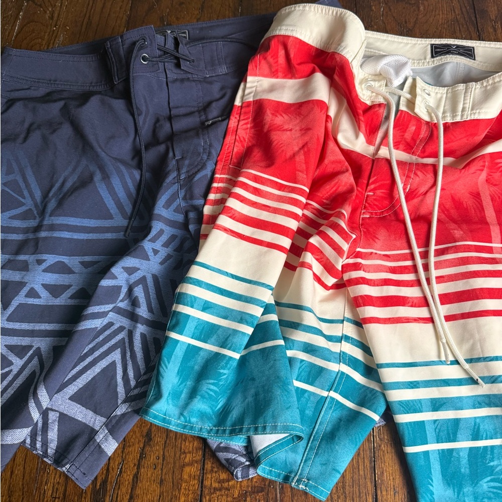 2 Pair American Eagle Outfitters Red, Teal &‎ Navy Men's Swim Board Shorts L
